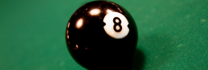 Foto einer Schwarzen 8 Billiard Kugel (Mikael Miettinen - CC-BY)